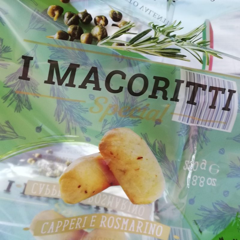 Novità in arrivo: I Macoritti alle #erbearomatiche e #cipolla e I Macoritti ai #capperi e #rosmarino si rifanno il look...
Siete curiosi di scoprirlo?...